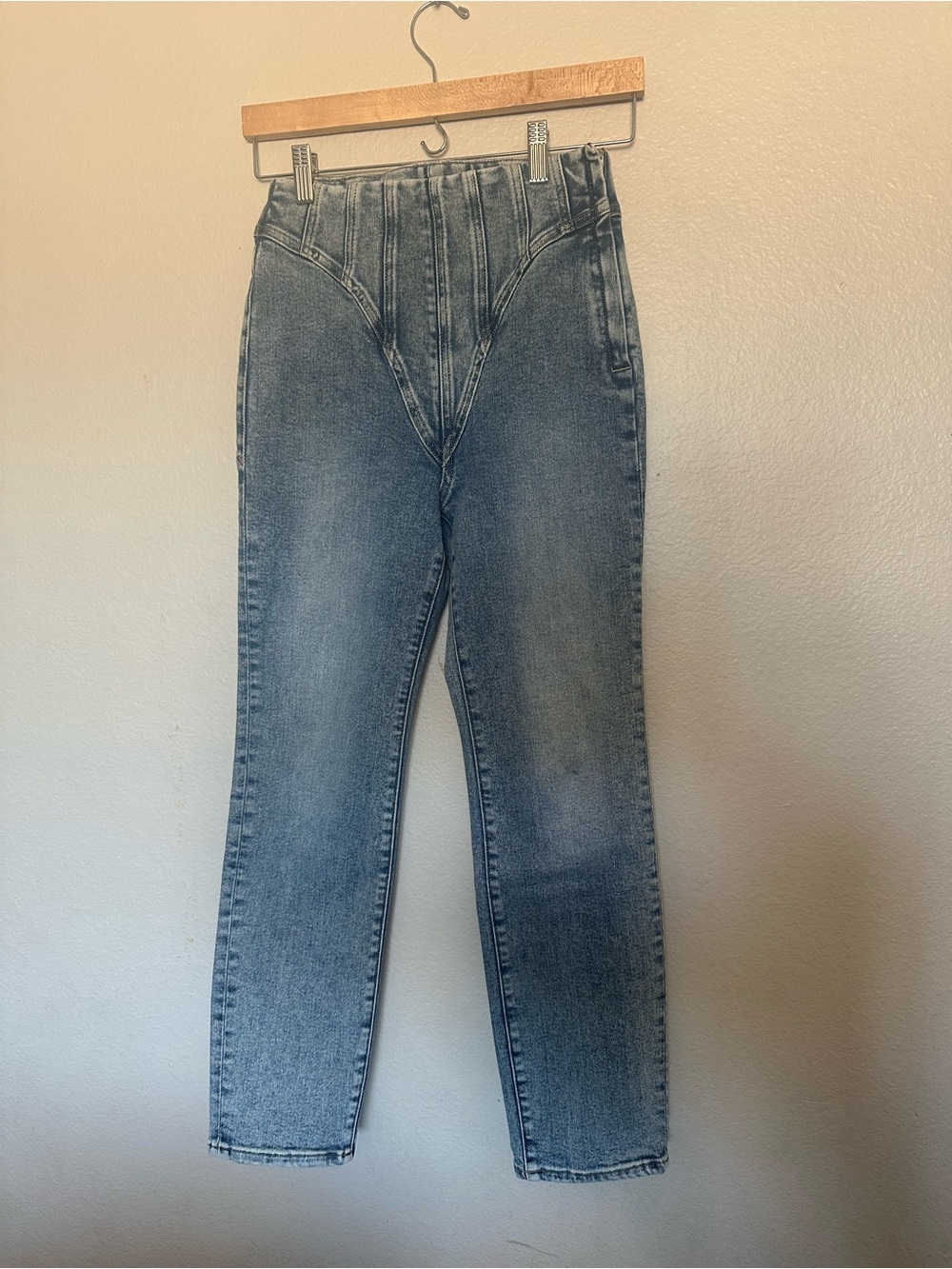 Good American High-Rise Sculpted Jeans in Faded Blue